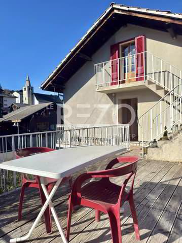 Attique 4.5 pièces avec garage et jardin, idéalement situé au coeur...