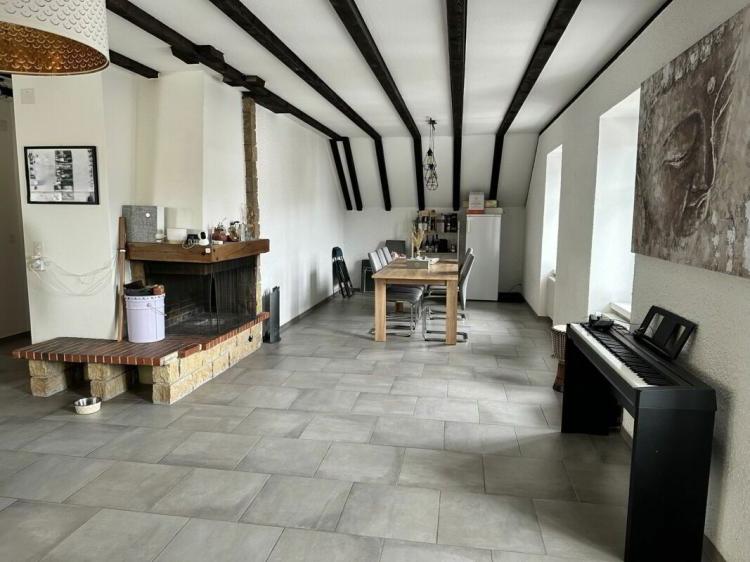 Appartement de 5 pièces avec cheminée au 3e étage
