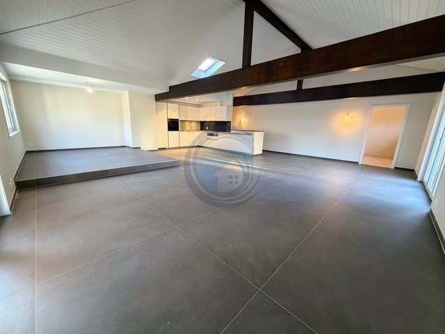 MAGNIFIQUE APPARTEMENT EN ATTIQUE DE 5,5 PIÈCES AU CENTRE VILLE