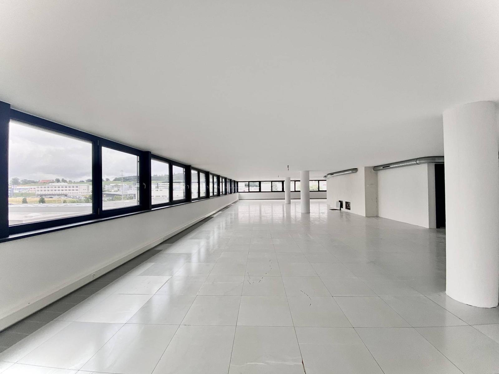 Atelier, laboratoire, locaux neufs de 300 m2 à louer