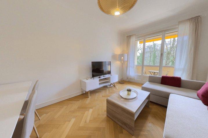 Furnished 2 bedroom apartment / Appartement meublé 2 chambres