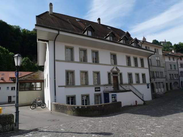 FRIBOURG - PLACE DU PETIT-ST-JEAN 39 - CHARMANT APPARTEMENT - 4.5