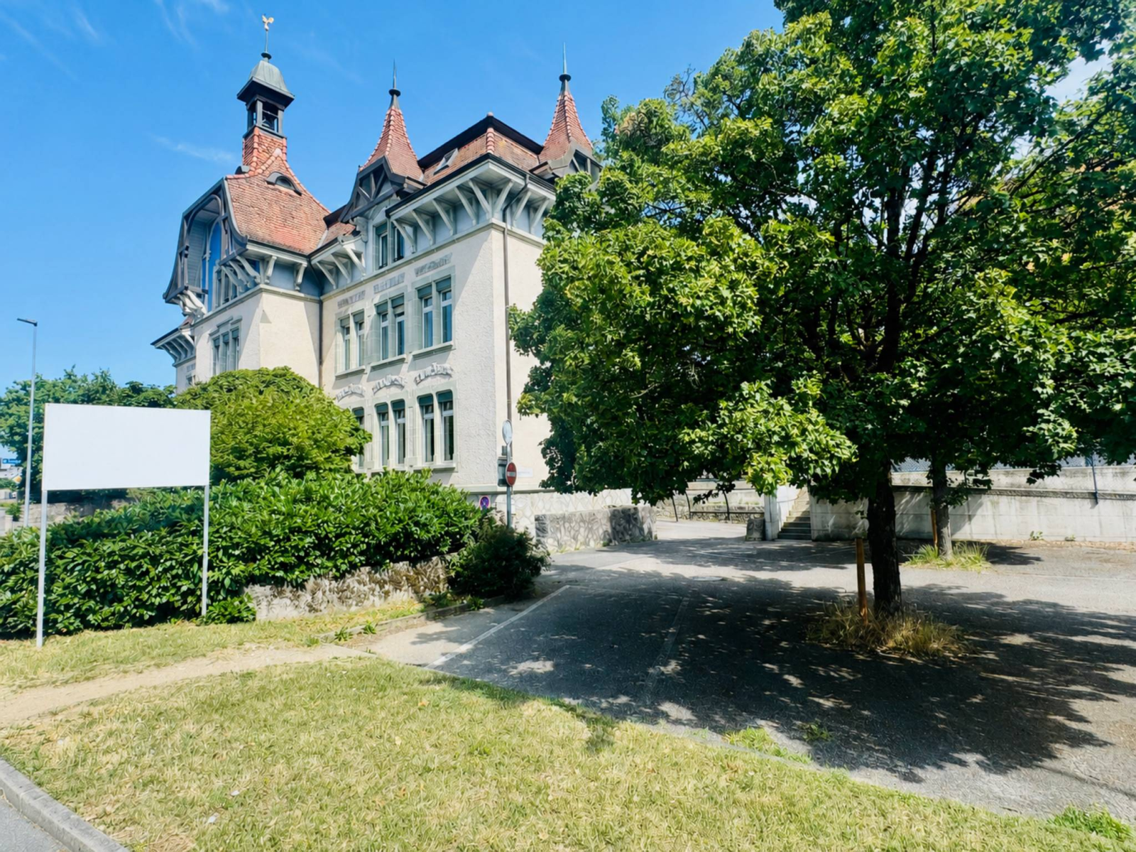 Immeuble commercial de prestige à louer