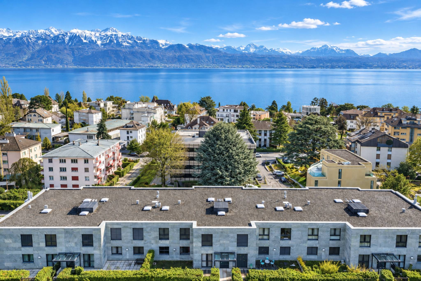 Duplex contemporain avec jardin privatif et vue sur les Alpes à Pully Sud