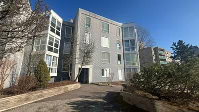Geräumig und Charmant 2.5 Zimmer mit großem Balkon und Parkplatz ! ERSTER MIETZINS ANGEBOTEN!