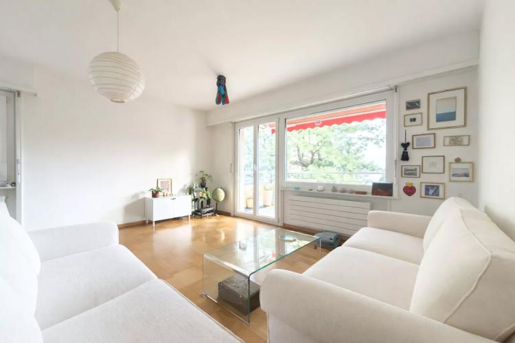 Appartement de 2.5 pcs profitant d'une vue splendide à deux pas du Lac