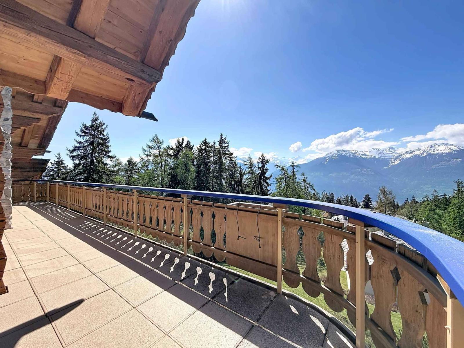MAGNIFIQUE DUPLEX/ATTIQUE DE 6.5 PIÈCES AU CENTRE AVEC TRÈS BELLE VUE