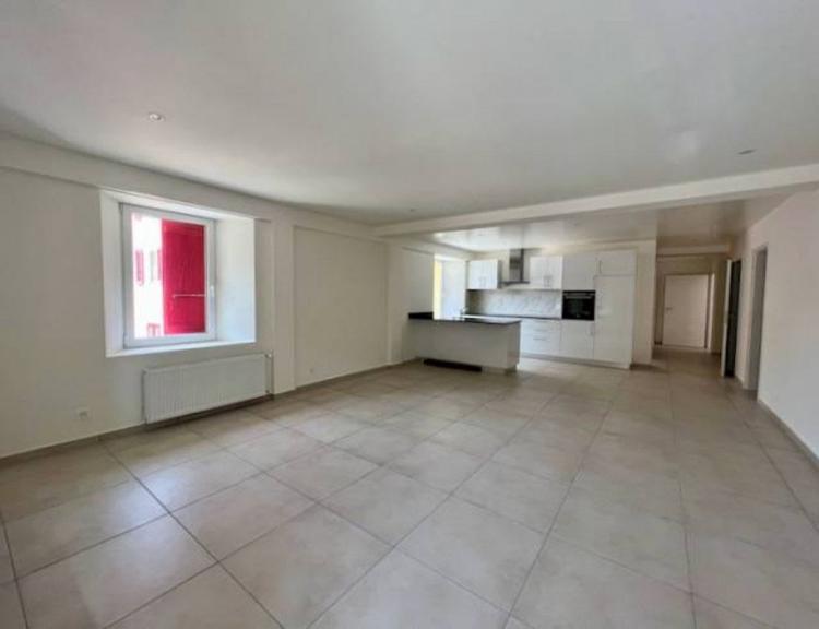 Appartement B - 2,5 pièces, avec balcon - Cadre agréable à Couvet