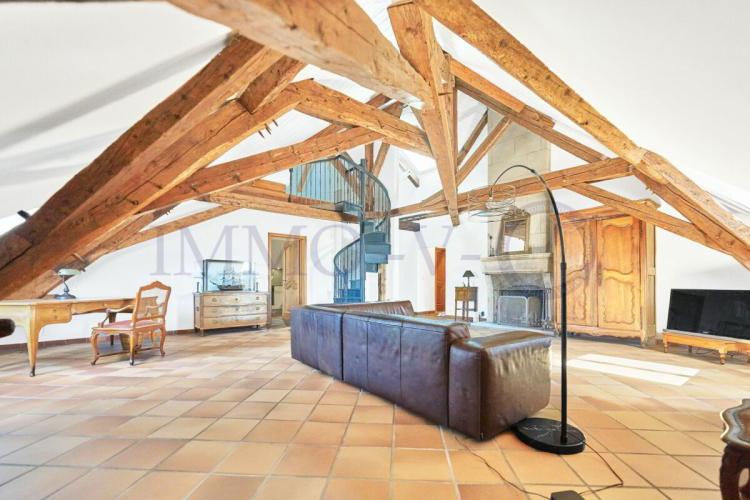 SPACIEUX AVEC CACHET ET EMPLACEMENT IDEAL