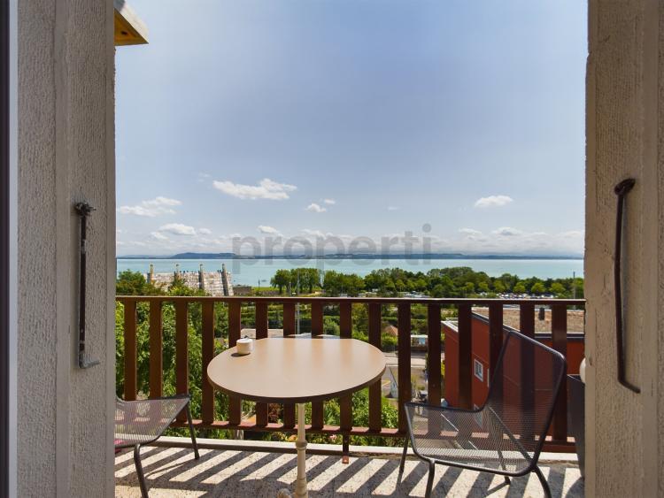 Appartement indépendant de 4 pièces à Neuchâtel avec vue sur le lac