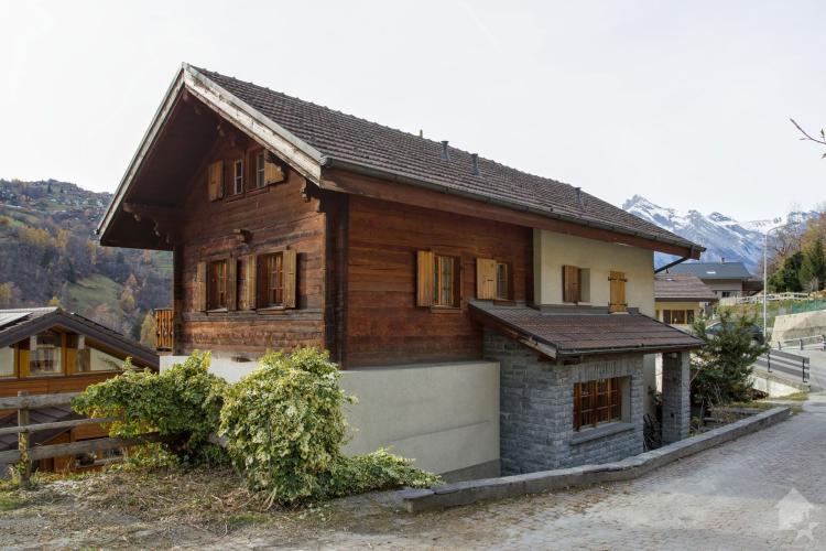 Chalet de 5.5 pièces avec cachet, 180 m2, situation ensoleillée