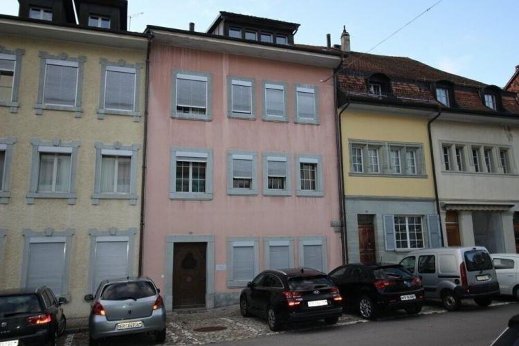 Spacieux logement avec mezzanine et vue dégagée