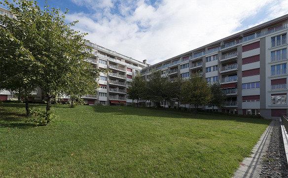 Vue panoramique sur les toits de la ville et le lac