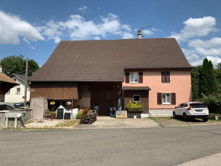 Jolie maison rénovée avec annexes