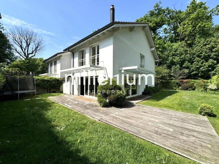 Spacieuse villa de 5 chambres avec jardin – Vessy