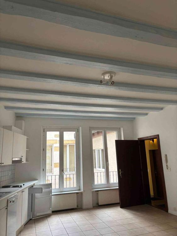 GRAND BEAU STUDIO CENTRE VILLE ZONE PIETONNE NEUCHATEL