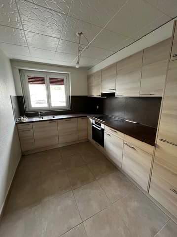 Charmant appartement rénové de 3 pièces avec balcon à Neuchâtel