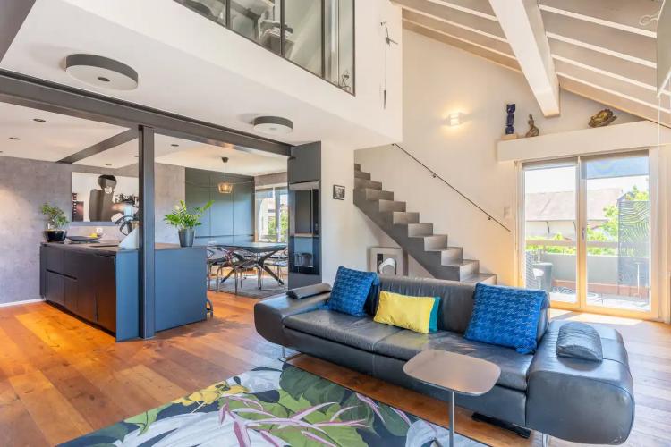 Renovated duplex apartment between the vineyards and the city