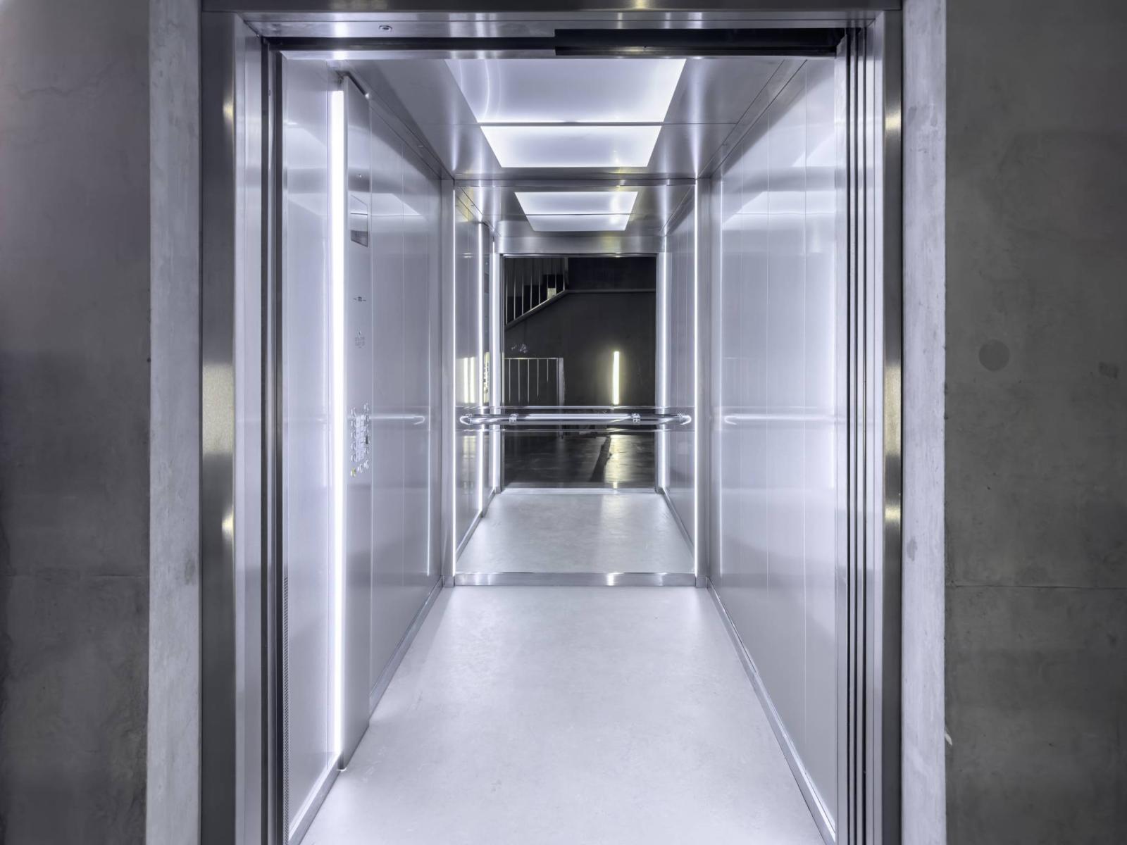 Surface de bureaux/Atelier de 900m2 neuve à Meyrin - FTI