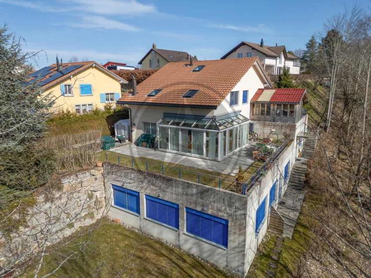 Geräumiges Anwesen mit 2 Wohnungen und einem Handwerksatelier