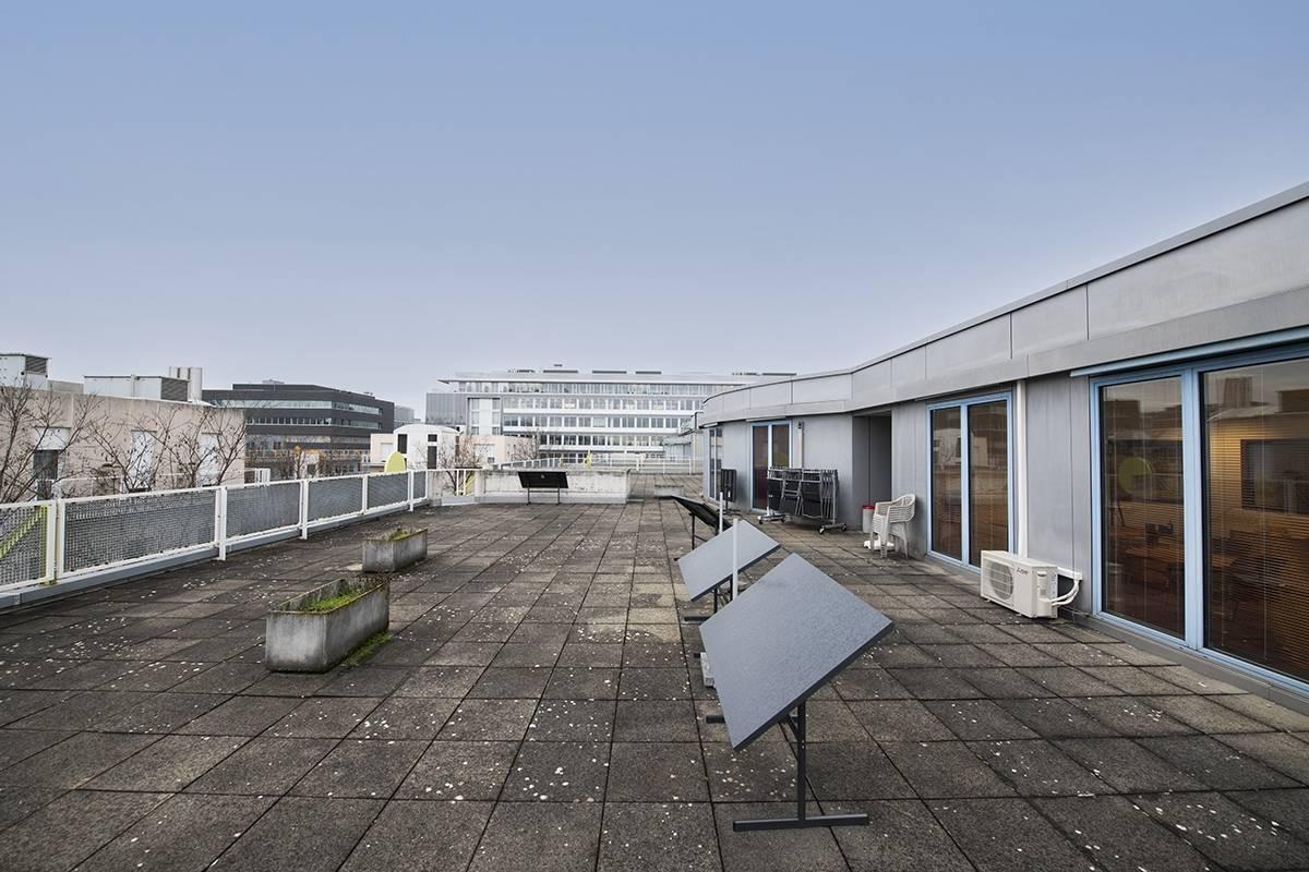 Plan-les-Ouates surface de 430 m2 avec une terrasse