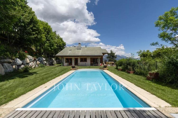 Location à la quinzaine - mois : Chalet avec piscine