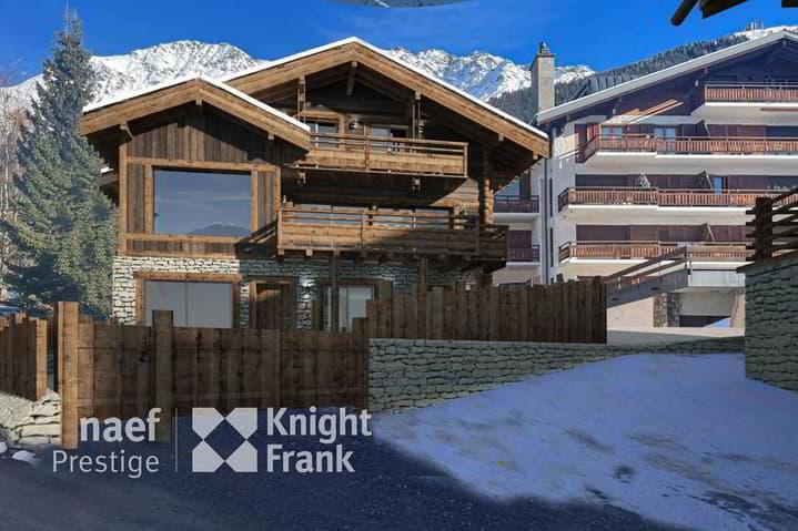 Chalet entièrement rénové, emplacement unique