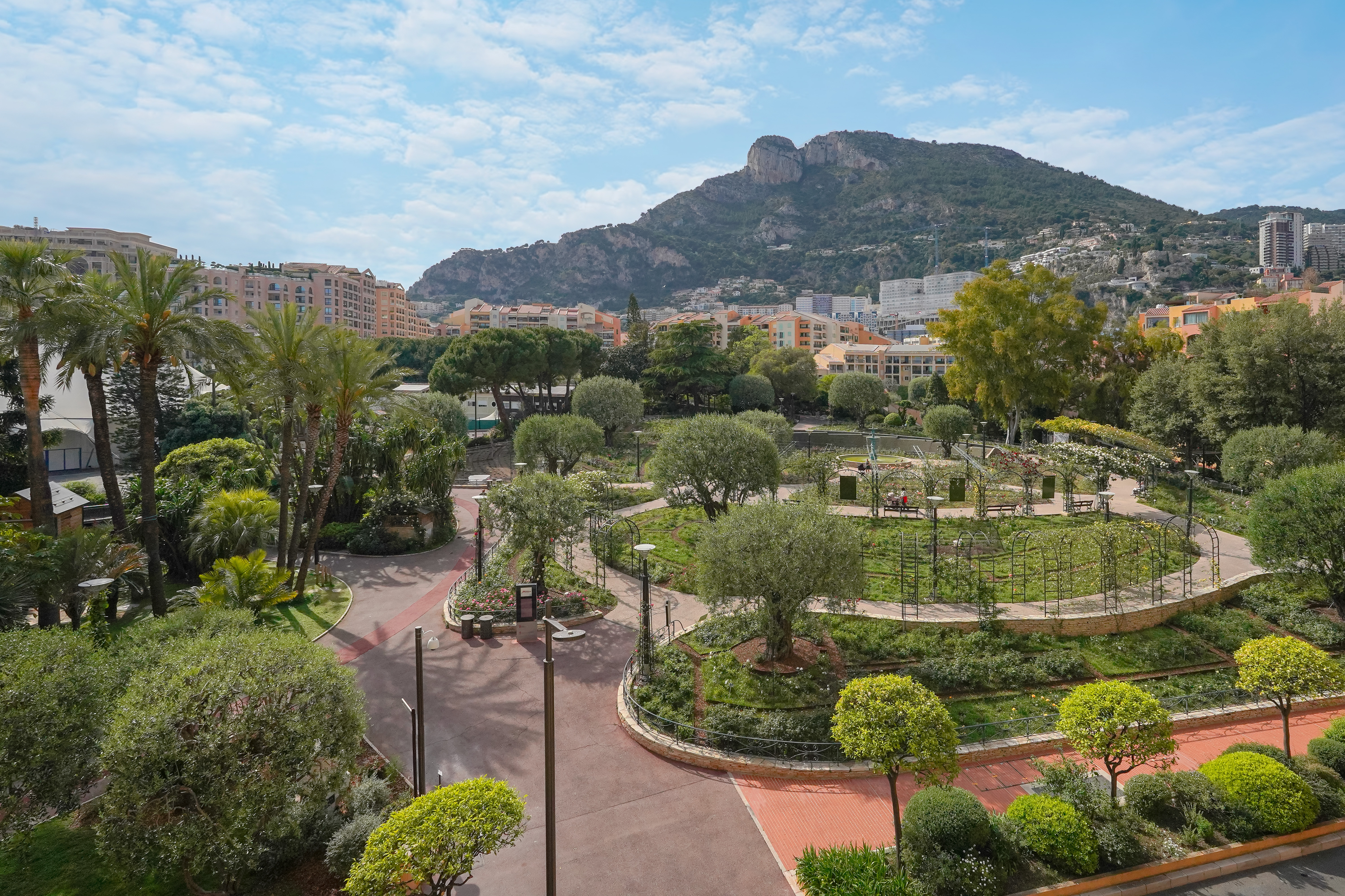 tQn89_vue-roseraie-princesse-grace-barnes-valeri-agency-monaco-1776690008.jpg