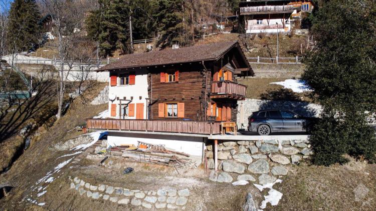 Séduisant chalet avec vue imprenable sur le village et les montagnes