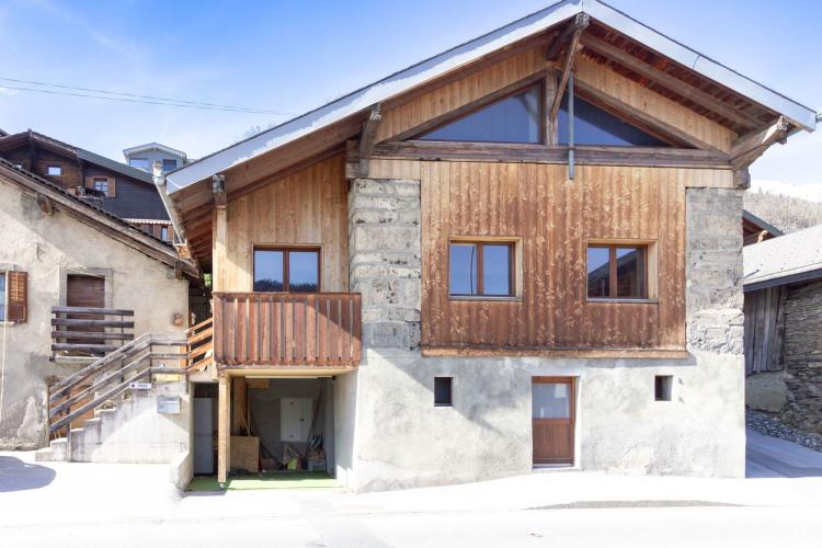 Grange rénovée de 4.5 pièces de 107 m2 habitables avec jardin de 40 m2