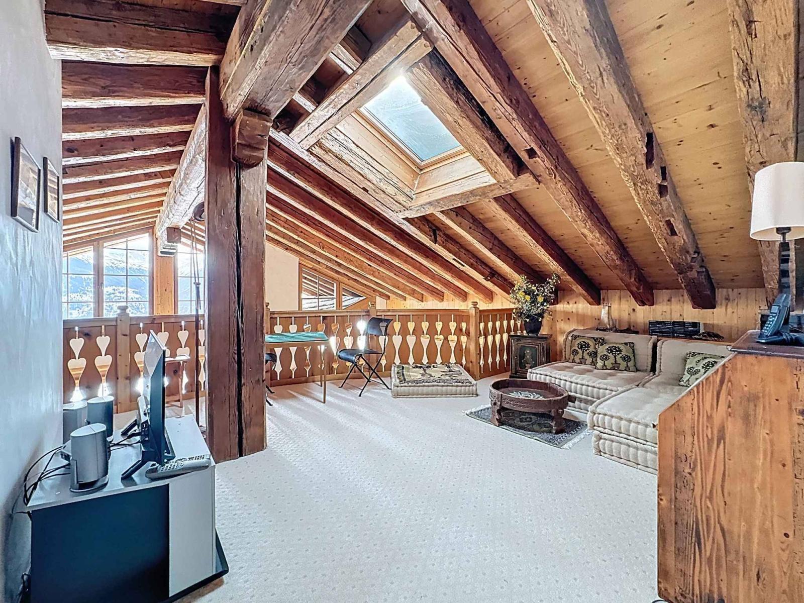 MAGNIFIQUE DUPLEX/ATTIQUE DE 6.5 PIÈCES AU CENTRE AVEC TRÈS BELLE VUE