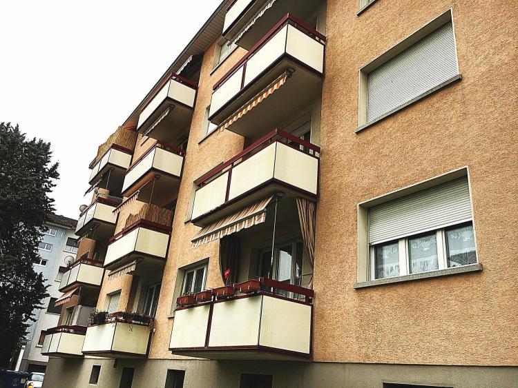 Appartement rénové de 2.5 pièces au rez-de-chaussée