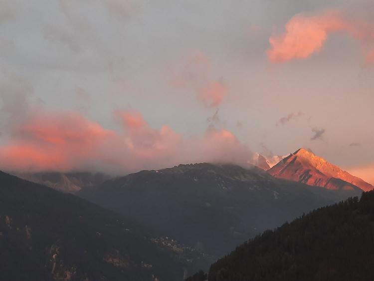 Traumhafte Lage - Geräumiges Chalet mit spektakulärer Aussicht auf das Val d'Anniviers