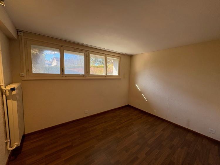 Zweizimmerwohnung in Saint-Sulpice mit kleiner Terrasse - befristeter Mietvertrag