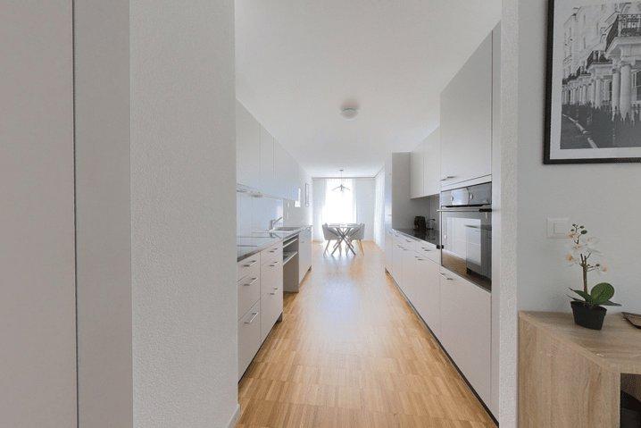 Modern 1-Bedroom Apartment with Balcony & Parking - Lausanne