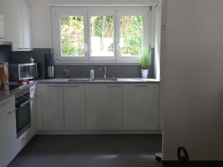 JOLI 3 PIECES RENOVE SITUE AU 1er ETAGE ASCENSEUR PROCHE DU LAC