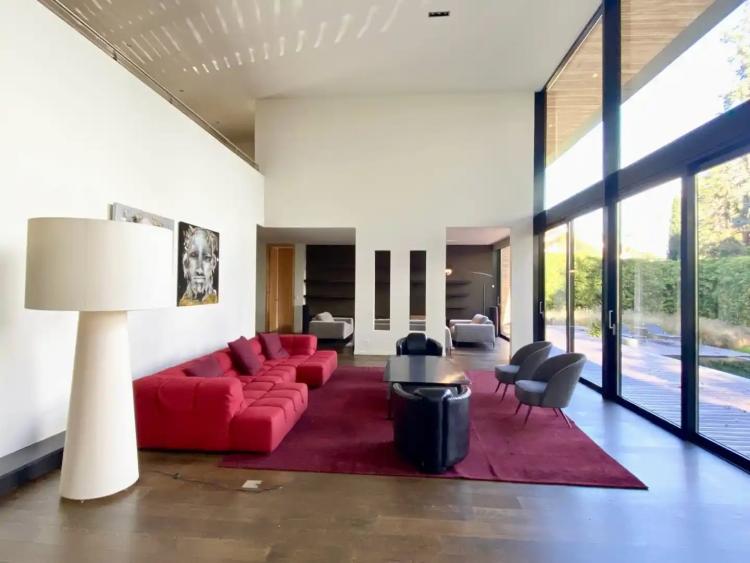 Superb contemporary villa