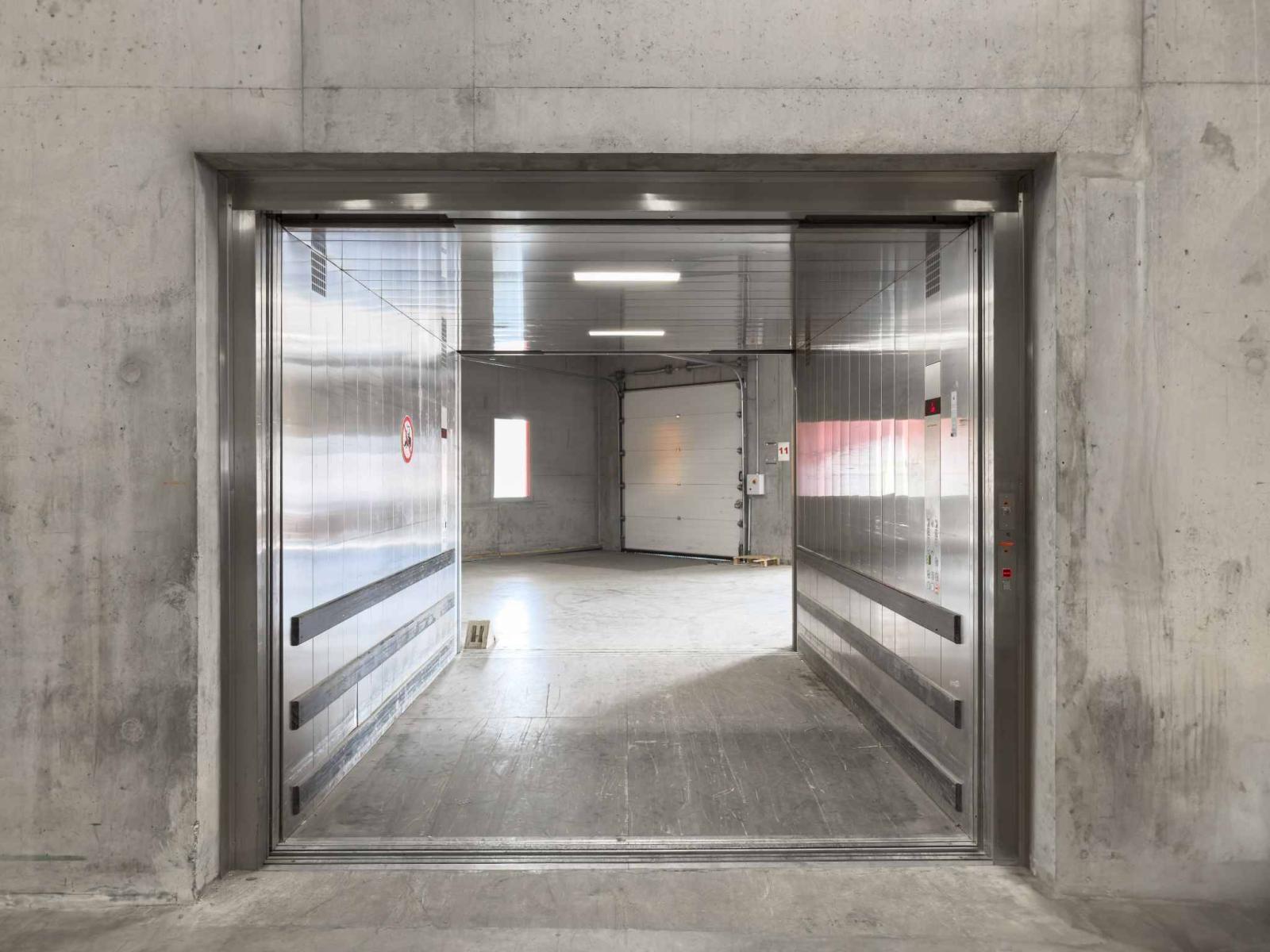 Magnifique dépôt Logistique de 2'157m² avec Quais de Déchargement