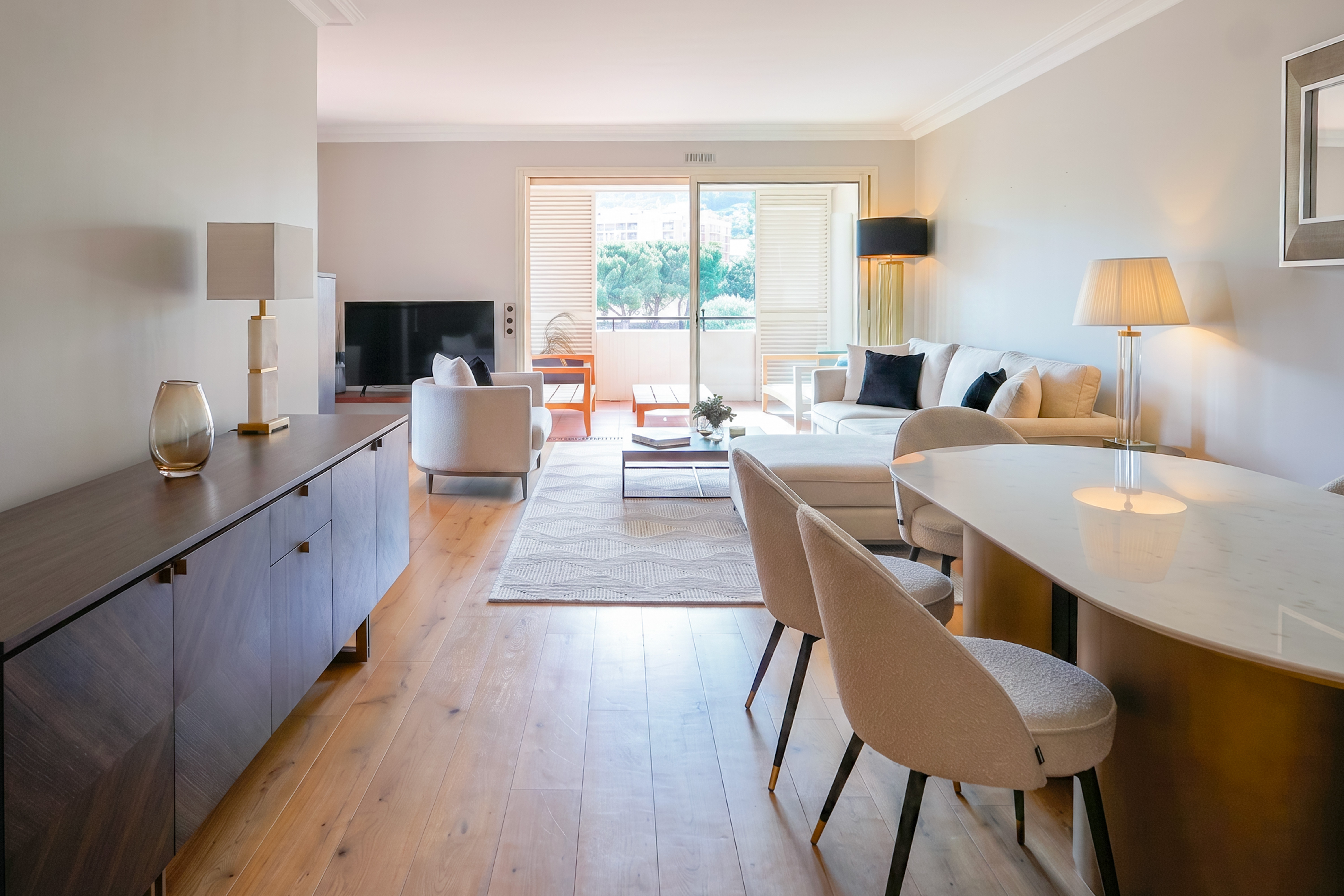 UoRrI_se-jour-salle-a-manger-barnes-valeri-agency-monaco-1776689984.jpg