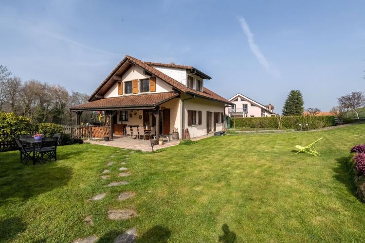 Magnifique villa de 6.5 pièces avec vaste parcelle en lisière de forêt