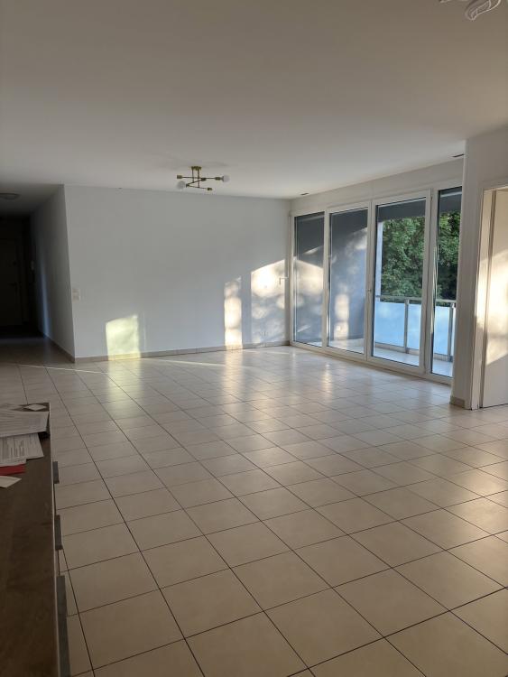 Spacieux 5 pièces – appartement moderne avec balcon à Versoix