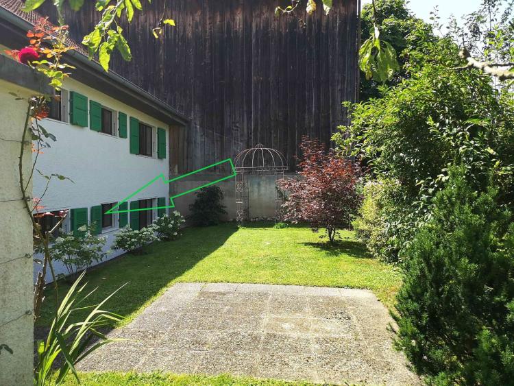 Appartement au rez-de-chaussée avec jardin commun dans immeuble soigné