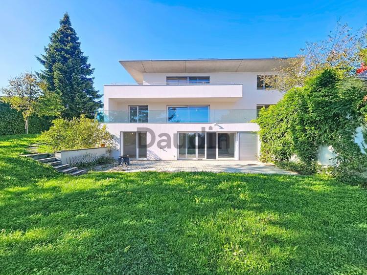 Villa individuelle de 14 pièces entièrement rénovée