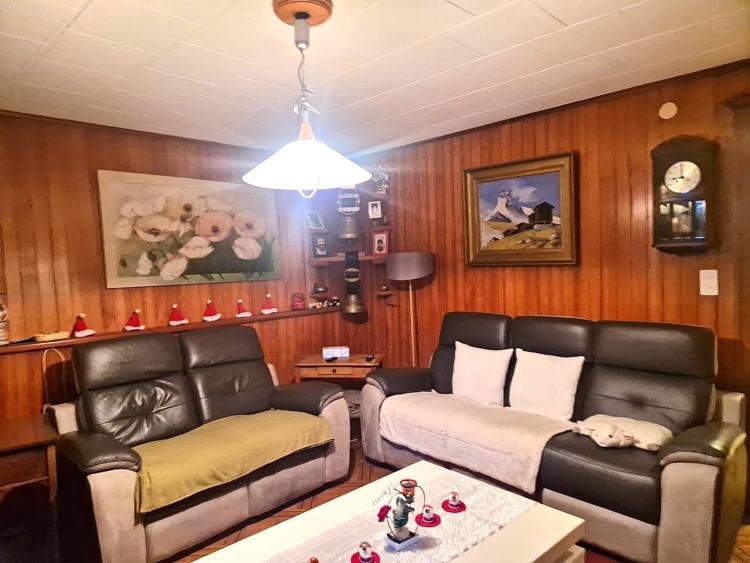Bex: Charmantes 2.5-Zimmer-Wohnung mit Kamin und Terrasse