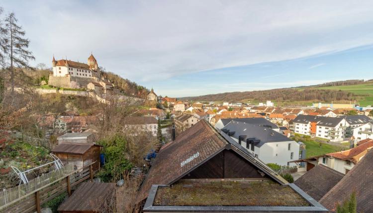 Lucens : Jardin privatif à côté de la forêt ! Chaleureux duplex avec grand potentiel.