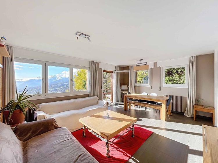 TRÈS BEL APPARTEMENT DE 3.5 PIÈCES AVEC VUE PANORAMIQUE EXCEPTIONNELLE