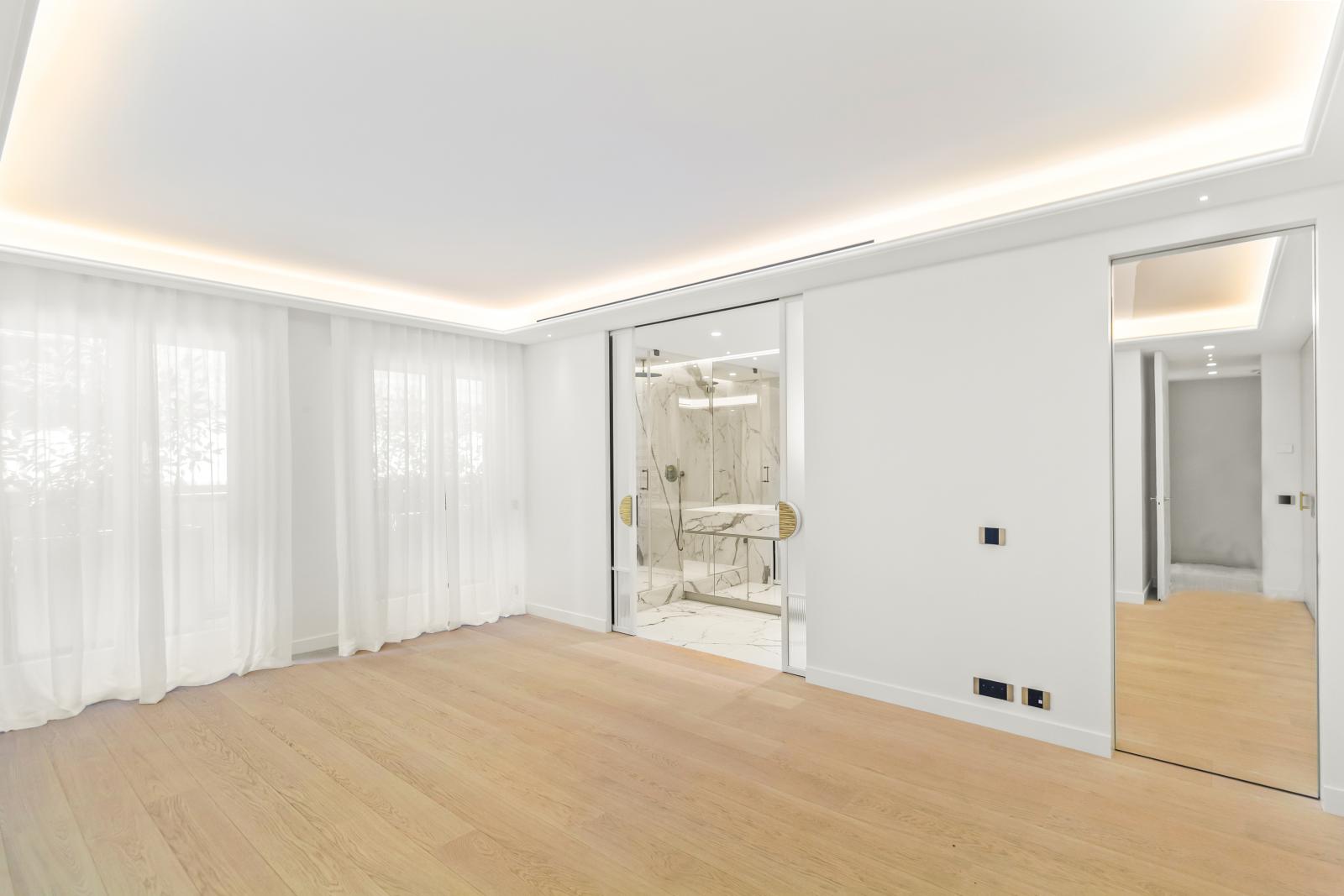 Résidence du Métropole – Élégant appartement de prestige de 3 chambres au cœur du Carré d’Or