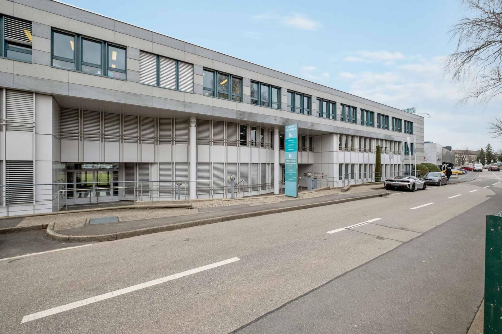Bureaux 169m2 lumineux à proximité de l'aéroport et de la Place des Nations