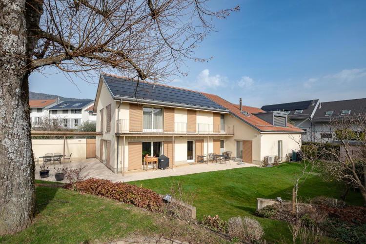 House for sale in Givrins, Switzerland