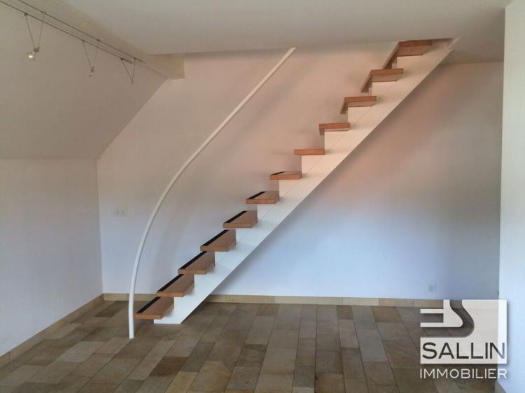 APPARTEMENT DE 2½ PIECES DUPLEX SUR RUE PIETONNE DU CENTRE VILLE